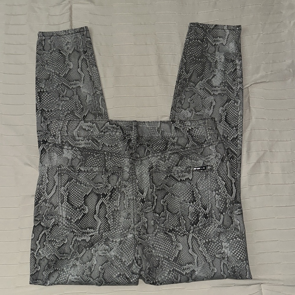 WHBM Gently used Snake Print Women’s Jeans - Picture 6 of 7
